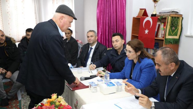 Vali Arslan Köy Halkıyla Bir Araya Gelmeye Devam Ediyor