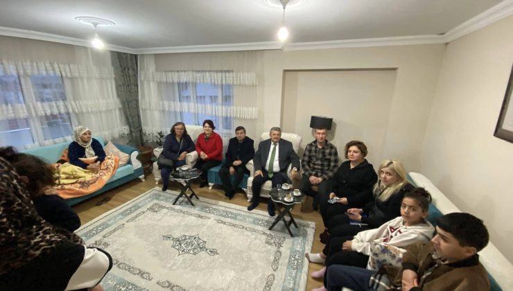 BAŞKAN AKIN ŞEHRİMİZE GELEN DEPREMZEDE VATANDAŞLARI EVLERİNDE ZİYARET ETTİ