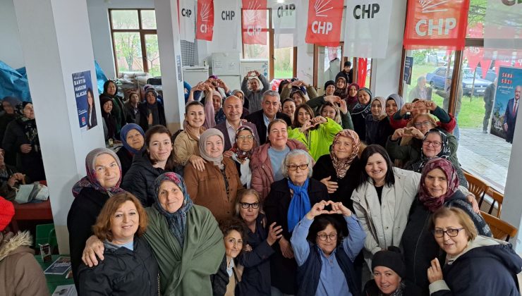 Çakraz’da coşkuyla bizi bekleyen kadınlar aslında adaleti, nezaketi, insanca yaşamayı bekliyor