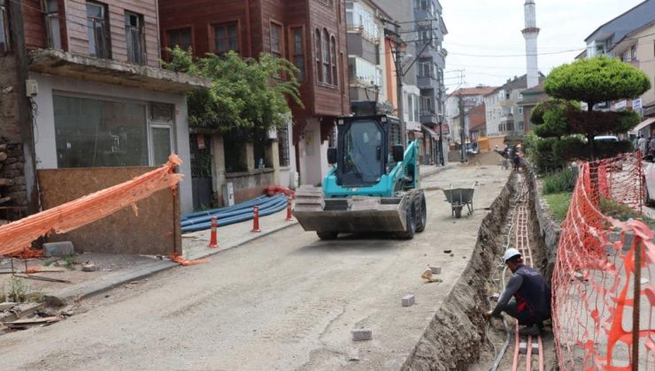 HENDEKYANI CADDESİ’NDE ENERJİ HATLARI YERALTINA ALINIYOR
